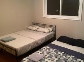 Upper Level Cheap Room For 3 People- 24 Hrs Checkin-Walking to Bus,Grocery, Plaza