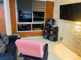 comfortable apartment with a homey atmosphere，位于伊瓦格的酒店