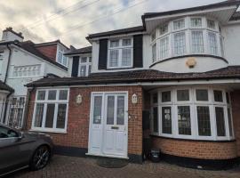 Gordon Avenue Guest House HA7 London，位于Busheyheath的酒店