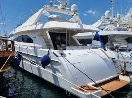 Beautiful Motor Yacht Barcelona