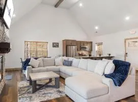 Private Hot Tub-Firepit-Water View-Cmty Indoor Pool-Daily Attraction Tickets