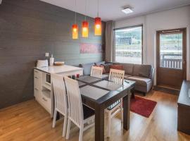 Ylläs Nature Chalet 6206 - 2 hissilippua sisältyy hintaan talvikaudella，位于于莱的酒店