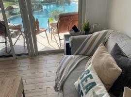 Beach apartment playa caracol，位于查梅的酒店