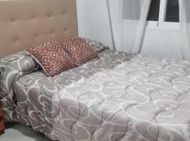 Habitación 2 a 100 m de la Playa de Poniente，位于贝尼多姆的酒店