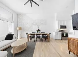Trendy Remodeled 2BR Loft in Portlands Old Port