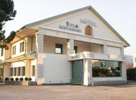 Niji Hotel&Restaurant，位于Mapello的酒店