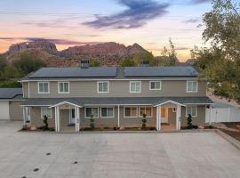 9BR 6BA Amenity Filled with Pool, Sauna, Ping Pong, Game Room and More，位于Hildale的酒店