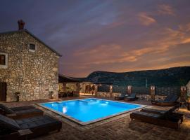 Villa Cupido With Private Pool - Happy Rentals，位于Drivenik的酒店