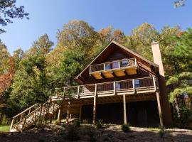 Stay Near Old Rag/White Oak Falls - Cozy Log Cabin，位于Etlan的酒店