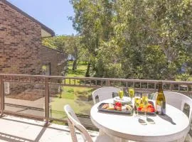 Bay Parklands 69 large unit with views pool tennis court and spa