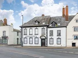 Charming Historic Stay - Cosy Flat with parking