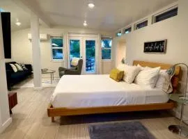 King Bed-Peaceful Modern Cottage-Garden Setting