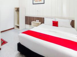 RedDoorz Syariah at Penginapan Eby Padang，位于Duku的酒店