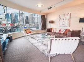 Luxury bay view apartment - Darling Harbour