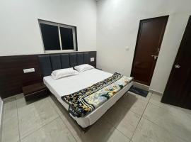 Hotel Mewad Palace，位于Chharodi的酒店
