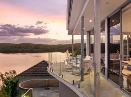 Tranquil Retreat at Caringbah South - Waterfront Ensuite King Room with Spectacular Views