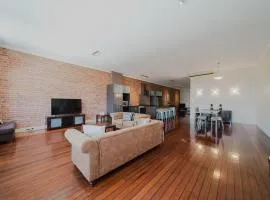 Flinders 2 bed unit apartment Strand!