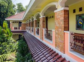 艾丽西亚别墅，位于日惹玛古沃哈尔乔体育场附近的酒店