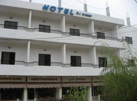 Saint-Philippe Hotel，位于Ḩaşrūn的酒店