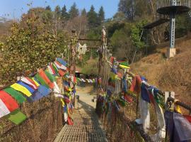 Suku Dhuku Home Stay - Cozy & Peaceful 2BHK Flat Near Tsoknyi Monastery，位于Pānga的酒店