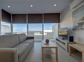 Stunning 2BR Penthouse with Terrace in Mellieħa by 360 Estates，位于Ix-Xagħra taʼ Barra的酒店