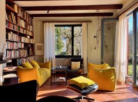 Casa d'epoca con giardino 5 min da Locarno，位于米努西奥的酒店