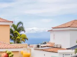 Charming semi- detached villa in Mirador del Duque