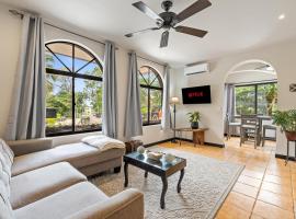 Suite 2 Howler - Beach & Pool Condo with 2 BR，位于巴希利托的酒店