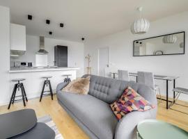 Modern 2 bedroom apartment with pool and gym，位于卢森堡的酒店