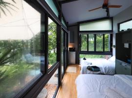 Wind over Waters Cabin 2，位于拉瓦萨市的酒店