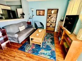 Vet School - Pools Full Kitchen Queen Bed