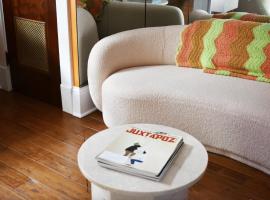 Chateau Connellsville That 70s Suite，位于Connellsville的酒店