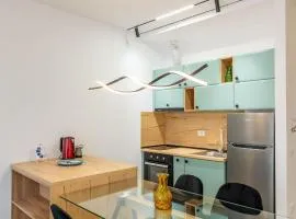 Tirent Apartment-Modern Bedrooms Stay Near Liqeni i Thatë