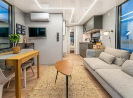The Homeboat Company Sant'Elmo-Cagliari，位于卡利亚里的船屋