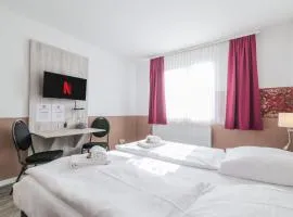 Hotel Café Galerie I Hannover-Garbsen I Free Parking