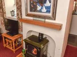 Last-Minute Escapes l Sleeps Up to 4 l A delightful thatched cottage with all the modern facilities you will require l There are 2 bedrooms, one with a double bed l the other with two singles l Carrick Thatched Cottage l WeStayBelfast