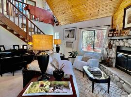 ADELAIDE HILL IN PINE MOUNTAIN CLUB BREATHTAKING VIEWS 3Bd 3Bth SPA TUB，位于Pine Mountain Club的酒店