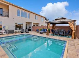 Luxury Poolside Retreats Near Zion l Private Pools，位于哈里肯的酒店