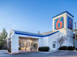 奥本6号汽车旅馆，位于欧本的酒店