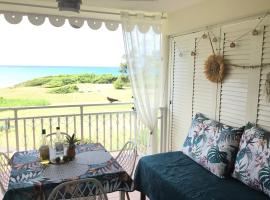 studio Au Paradis vue mer dans village de vacances à Saint Anne，位于Courcelles的酒店