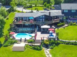 Lux Lakeside Escape Slps 20 with Pool, Golf Sim, Hot Tub, Karaoke, Gym and Sauna