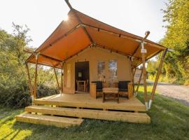 Comet Glamping Tent, Ardennes，位于Signy-lʼAbbaye的酒店