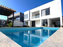 Villa de Lujo con Piscina Privada y BBQ, Cerca al Mar - Casa Abigail，位于Juan de Acosta的酒店