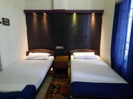 Hotel Indira Lodge，位于焦尔哈德的酒店
