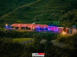 The Janvi Camping Resort , Pangoot, Nainital，位于奈尼塔尔的豪华帐篷