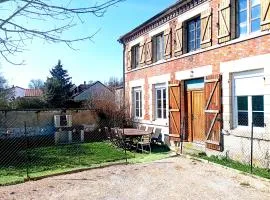 Gîte au calme de la campagne, jardin, billard, parking