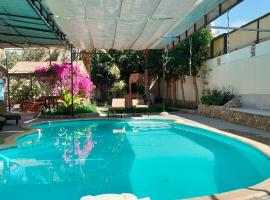 Big Familie private Villa，位于赫尔格达的酒店
