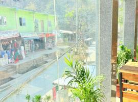 Hotel Laliguras AC rooms，位于Rāmechhāp的酒店