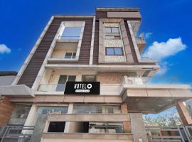 Super Hotel O GMS Road Near Bus Stand，位于Mājra的酒店