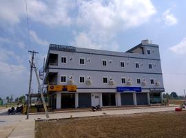 Hotel Surya Grand，位于Bāpatla的酒店